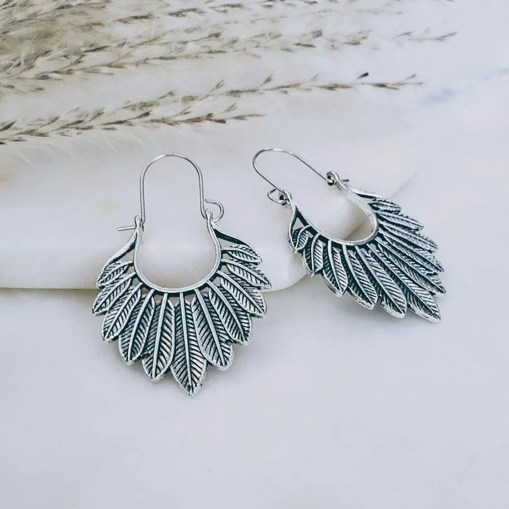 5/$25 Vintage Look Silver Color Leaf Earrings